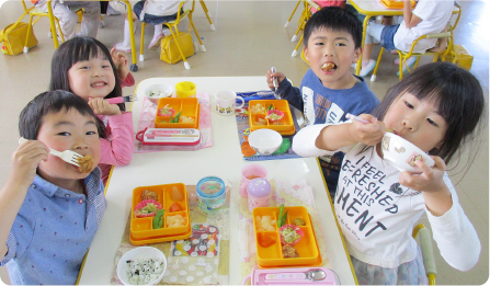 画像:昼食風景